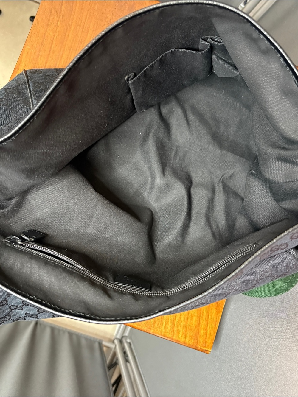 Gucci Black Messenger Bag with Green-Red Web Strap - Picture 8 of 11